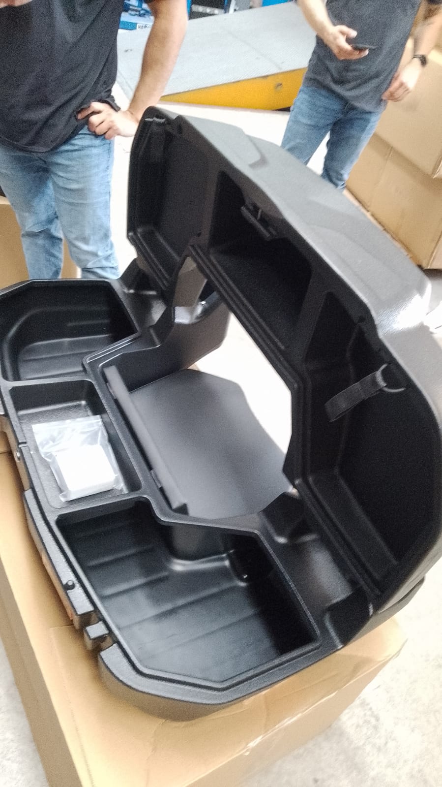 Maletero con asiento H Design